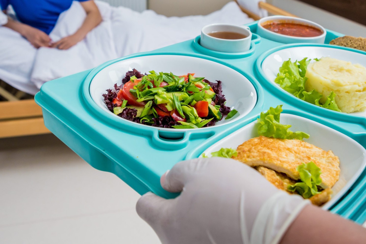 Servicio de alimentación para centros hospitalarios en Madrid. Menús equilibrados y adaptados a pacientes, personal y normativa sanitaria.