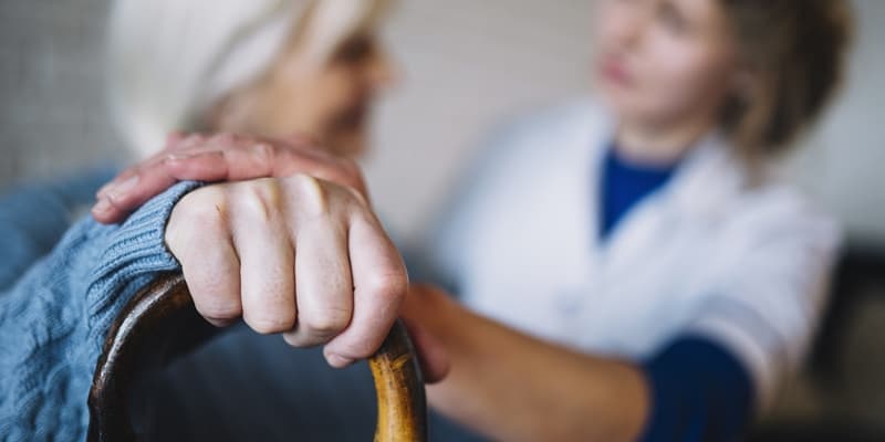 Ofrecemos menús adaptados para centros de mayores: alimentación saludable, texturas modificadas, dietas especiales y planificación nutritiva para residencias.”