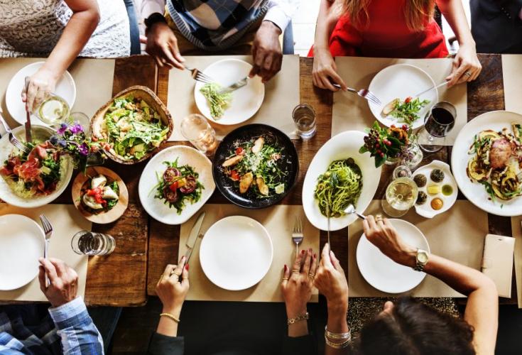 Gastronomía para colectividades con menús equilibrados, seguros y adaptados a cada grupo. Soluciones profesionales para centros educativos, sanitarios y empresas.